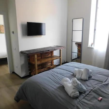 Piumaviola Beds & 파르마