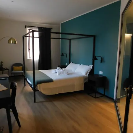 Piumaviola Beds & 파르마