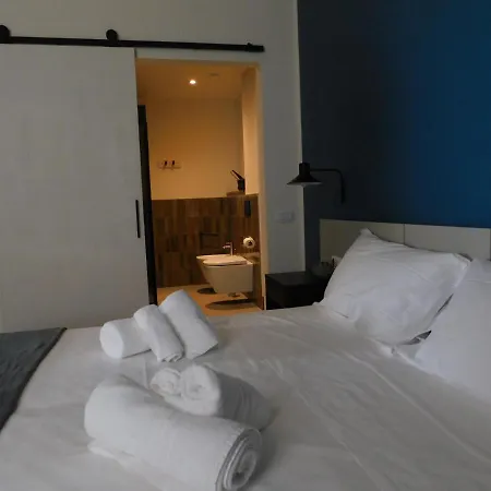 Piumaviola Beds & Aparthotel Parma