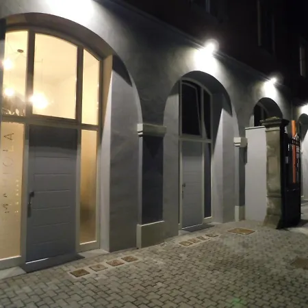 Piumaviola Beds & 4* Parma