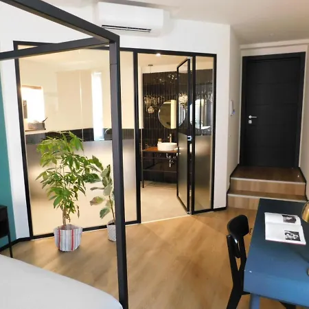 Piumaviola Beds & Aparthotel Parma