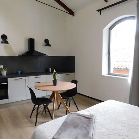Aparthotel Piumaviola Beds & 4*