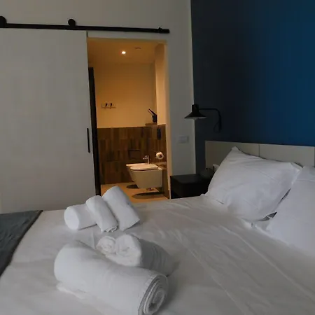 Aparthotel Piumaviola Beds & 4*